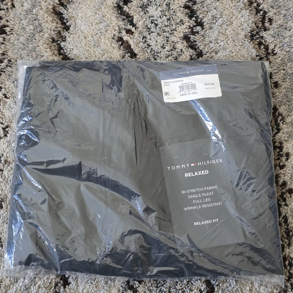Tommy Hilfiger Mens Dress Pants 33x30 Wrinkle Free Grey Career $95 Relax Fit
